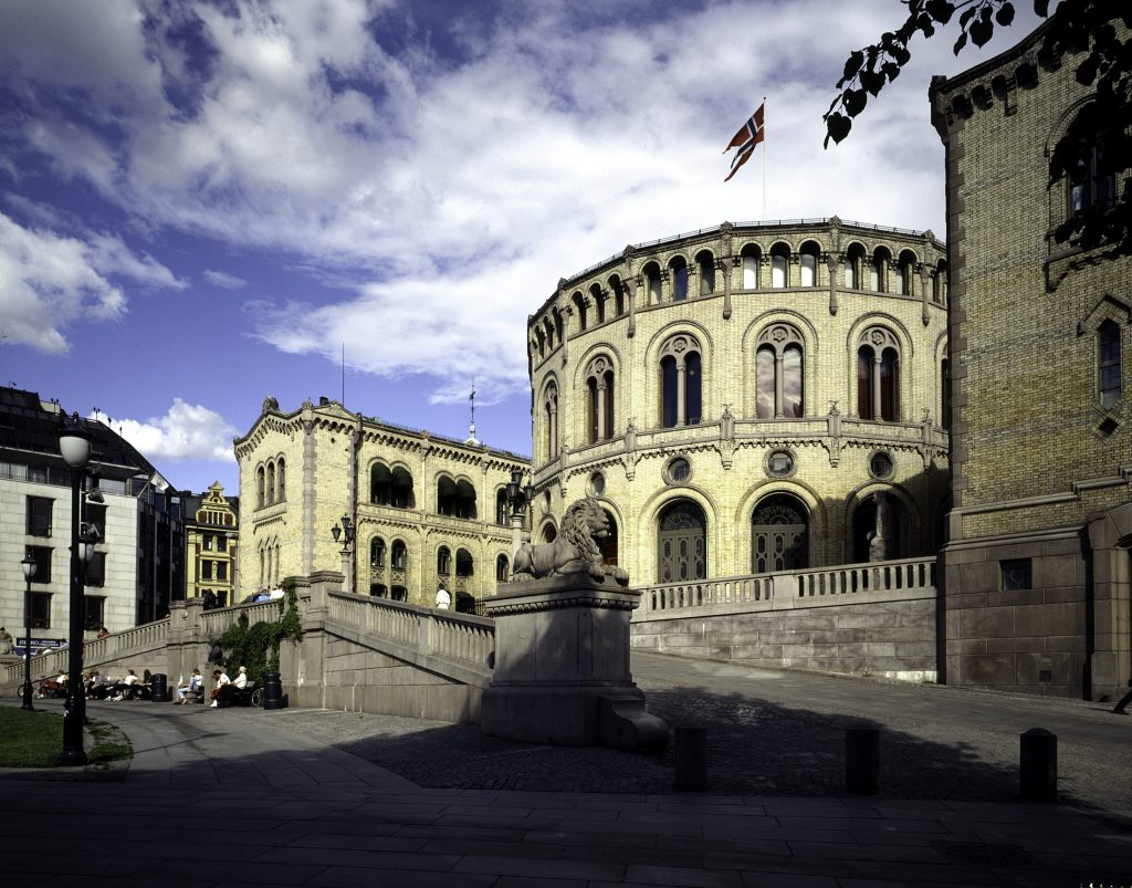 LøvebakkenStortingsbygningenLøve Løvebakken
Stortingsbygningen
Løve